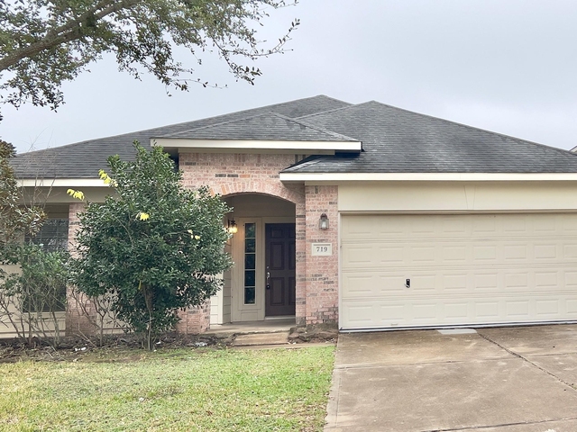 719 Pickett Hill Lane - Photo 1