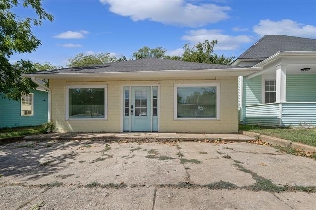 1011 S Armstrong Avenue - Photo 1