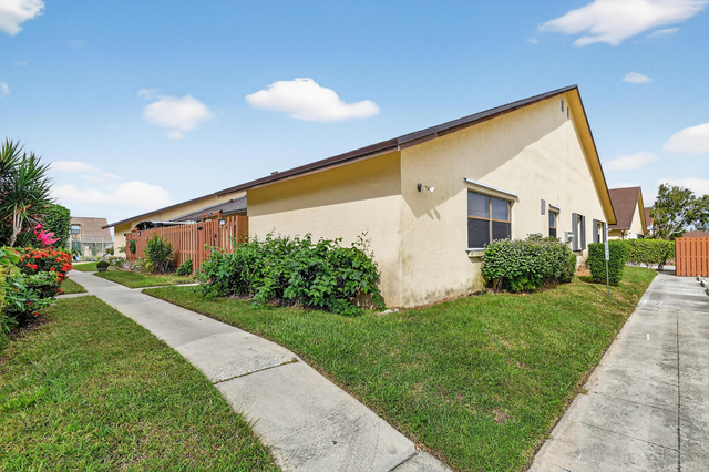 484 Springdale Circle - Photo 1