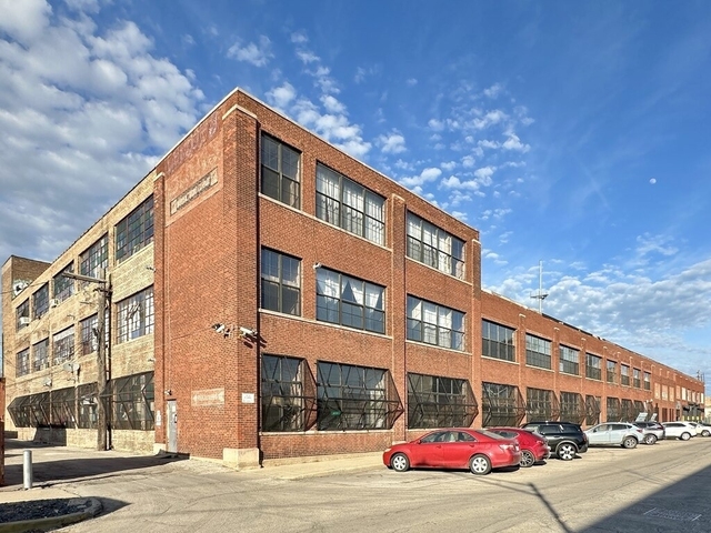 3144 W Carroll Street - Photo 1