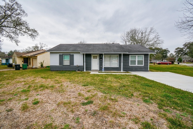 6422 Sherwood Drive - Photo 1