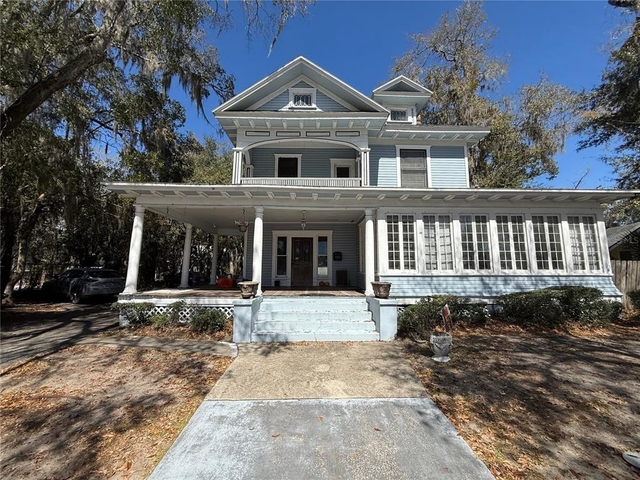 824 E University Avenue - Photo 1