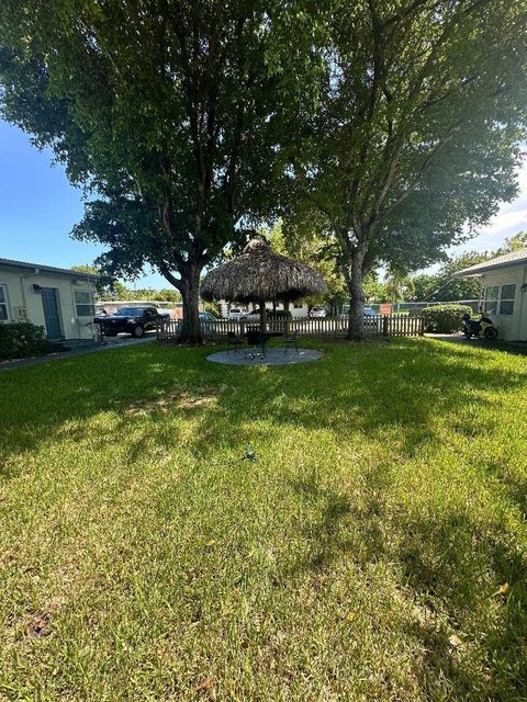 713 Ne 3rd Street - Photo 1