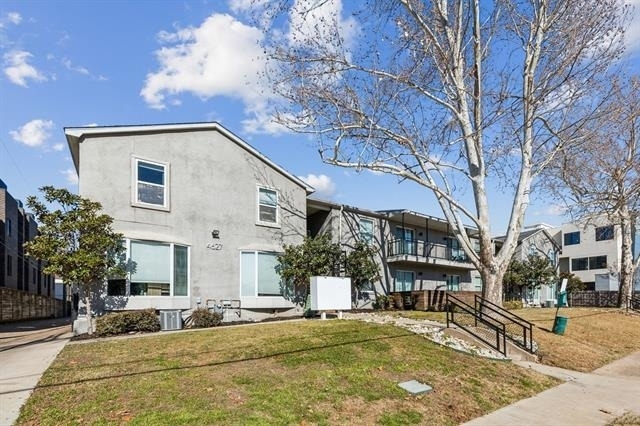 4627 Munger Avenue - Photo 1