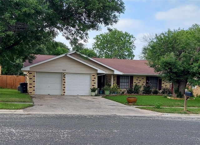 2303 Dover Rd - Photo 1