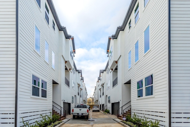 1439 W 25th Street - Photo 1