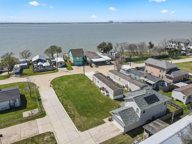 3035 Bay Oaks Harbor Drive - Photo 1