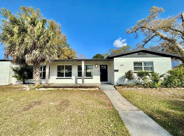 1101 46th Street N - Photo 1