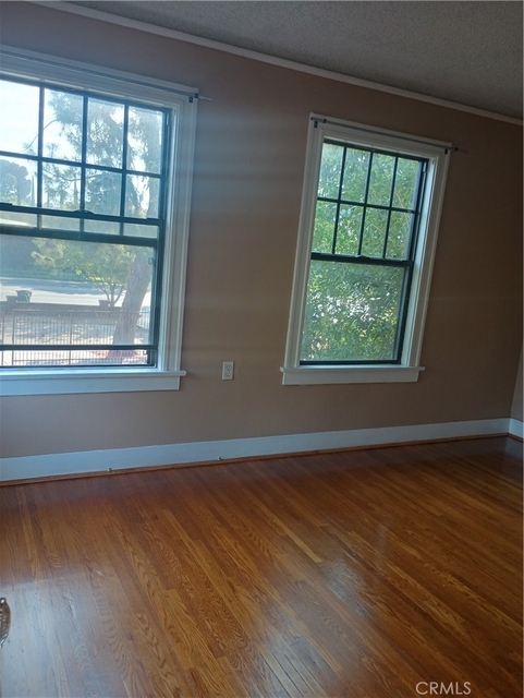 120 W Marshall Boulevard - Photo 1