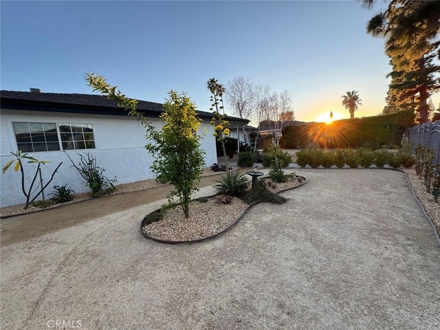 18224 Chatsworth - Photo 1