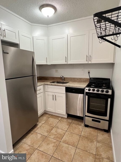 300 M Street Sw - Photo 1