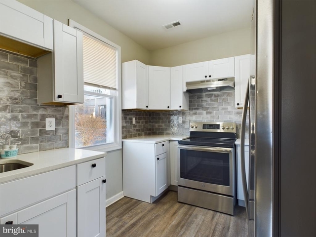 300 West Chesapeake Avenue - Photo 1