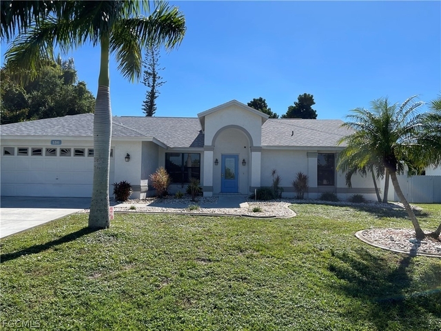 130 Se 44th Street - Photo 1