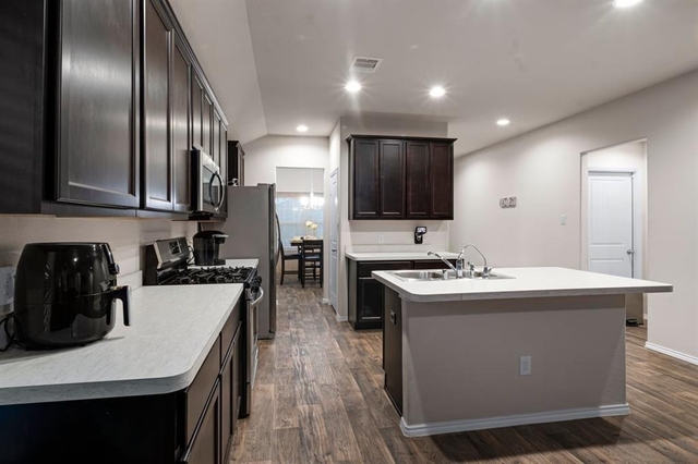 518 Poppy Field Court - Photo 1