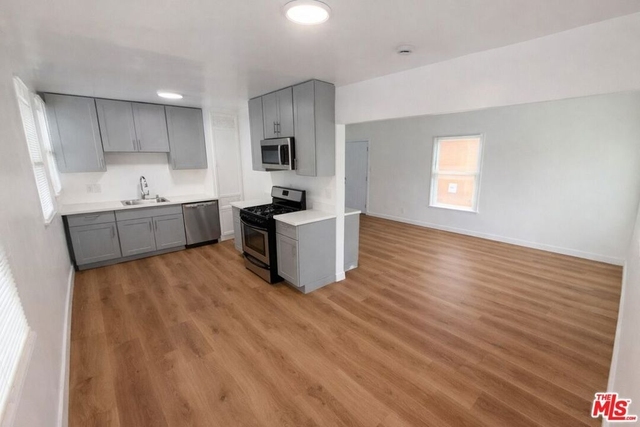 9132 Crenshaw Boulevard - Photo 1