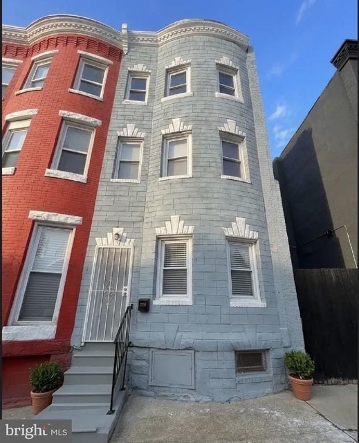 1028 E North Avenue - Photo 1