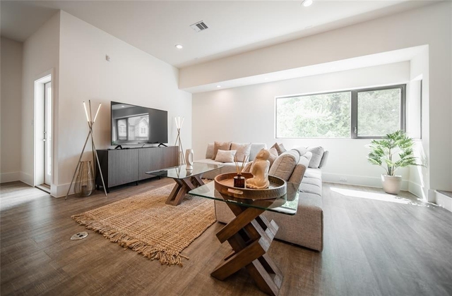 2212 Francis Street - Photo 1