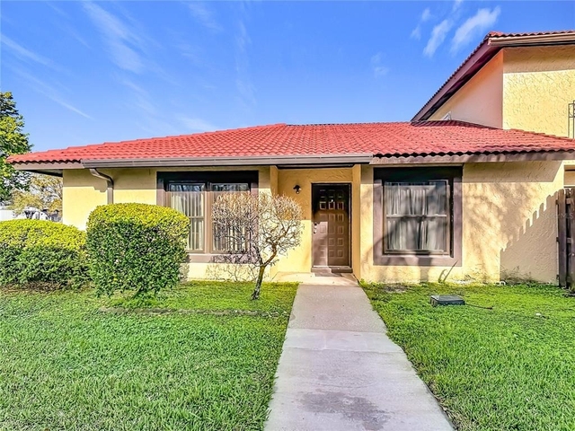 571 Hunter Circle - Photo 1