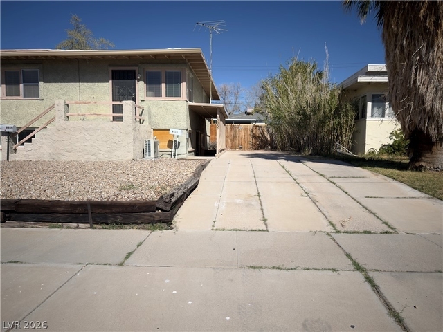 632 5th Street - Photo 1