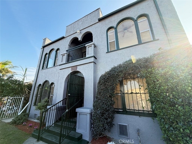 932 W 74th Street - Photo 1