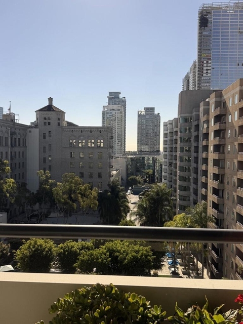 600 W 9th Street - Photo 1