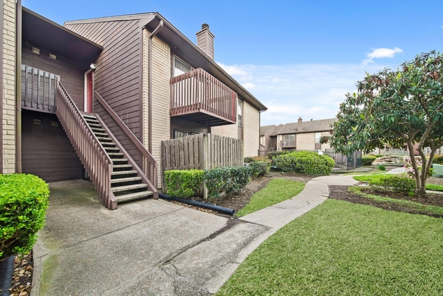 12905 Woodforest Boulevard - Photo 1