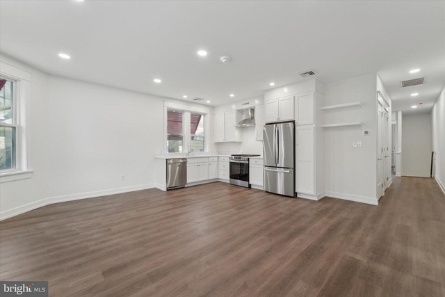 1049 W Lancaster Avenue - Photo 1