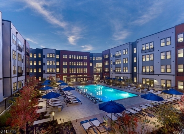 51 Okner Pkwy - Photo 1
