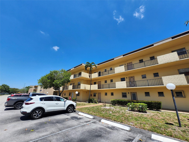 301 Cambridge Road - Photo 1