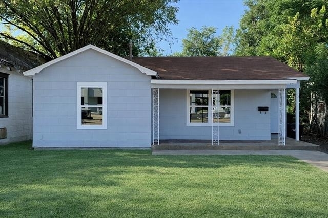 820 W Crawford Street - Photo 1