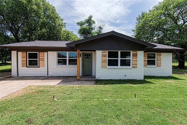 551 E Burks Street - Photo 1