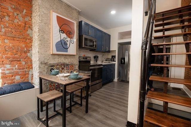 1915 N Darien Street - Photo 1