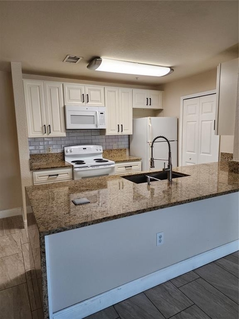 5455 Vineland Road - Photo 1
