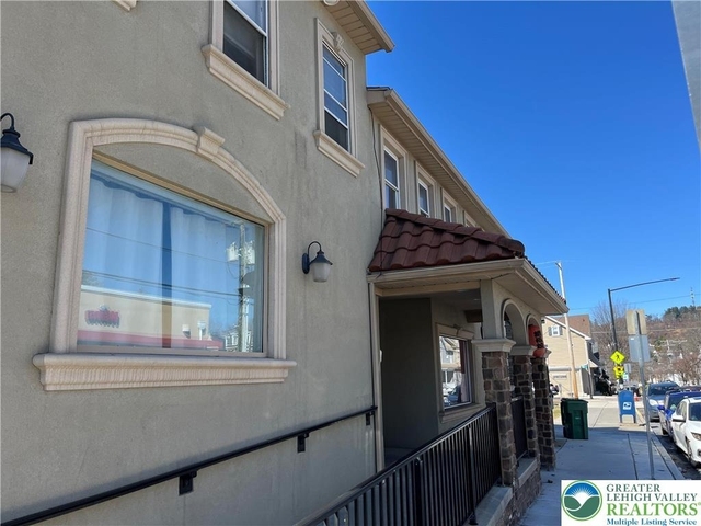 220 Cattell Street - Photo 1