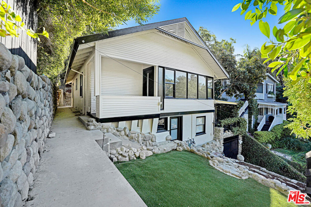 316 Crane Boulevard - Photo 1