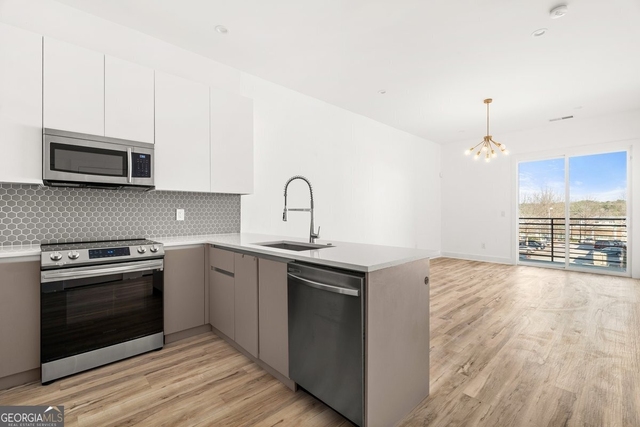 1155 Custer Avenue Se - Photo 1