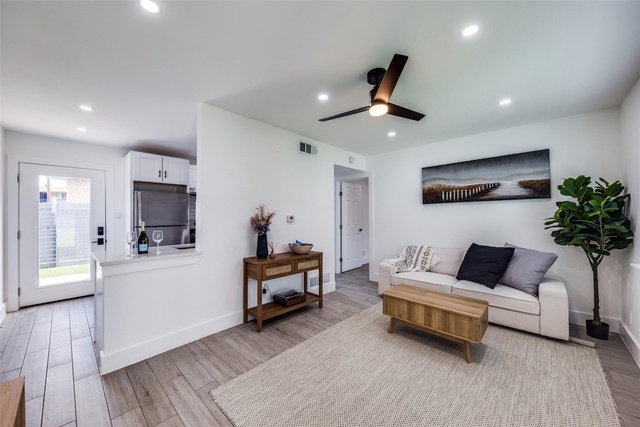1200 E 52nd St - Photo 1