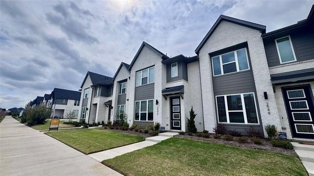 2546 Campden Mews - Photo 1