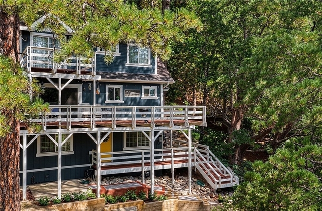 27313 Pinewood - Photo 1