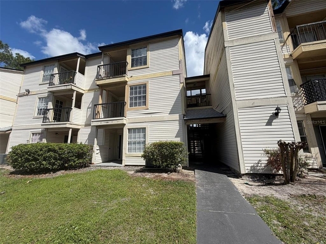 1940 Lake Atriums Circle - Photo 1