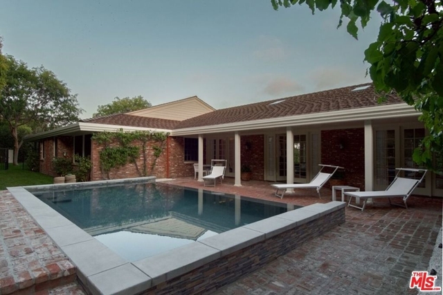 1121 N Beverly Drive - Photo 1