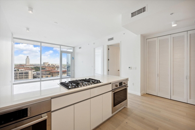 313 W 17th St - Photo 1