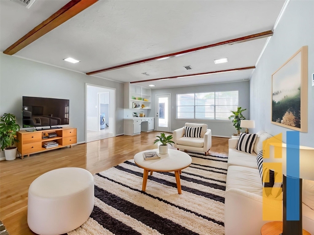 9206 Sharpview Drive - Photo 1