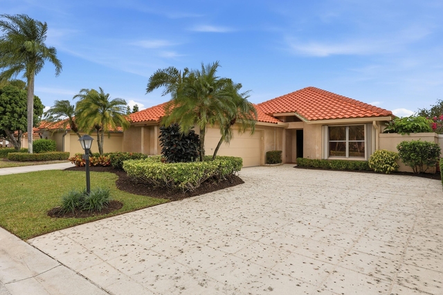 2735 Sw Mariposa Circle - Photo 1
