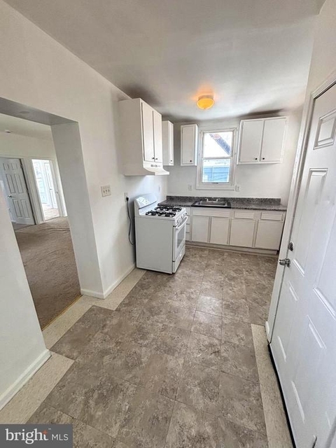 49 Hopkins Street - Photo 1