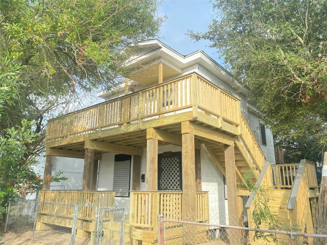 5618 Avenue L - Photo 1