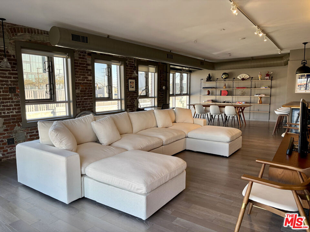 527 Molino Street - Photo 1