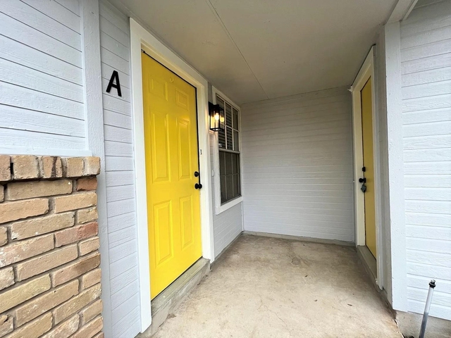 12214 Thompkins Dr - Photo 1