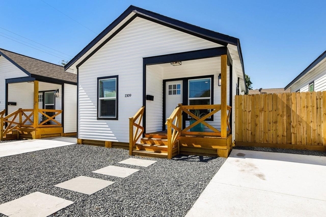 1214 53rd - Photo 1