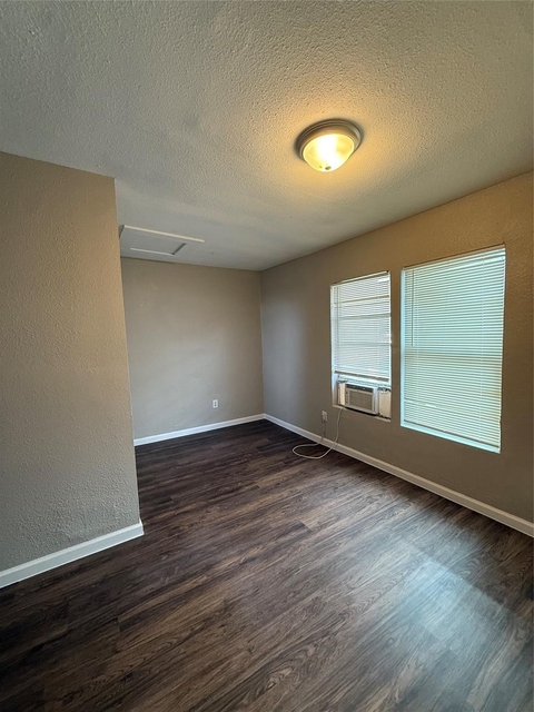 7312 Navigation Boulevard - Photo 1